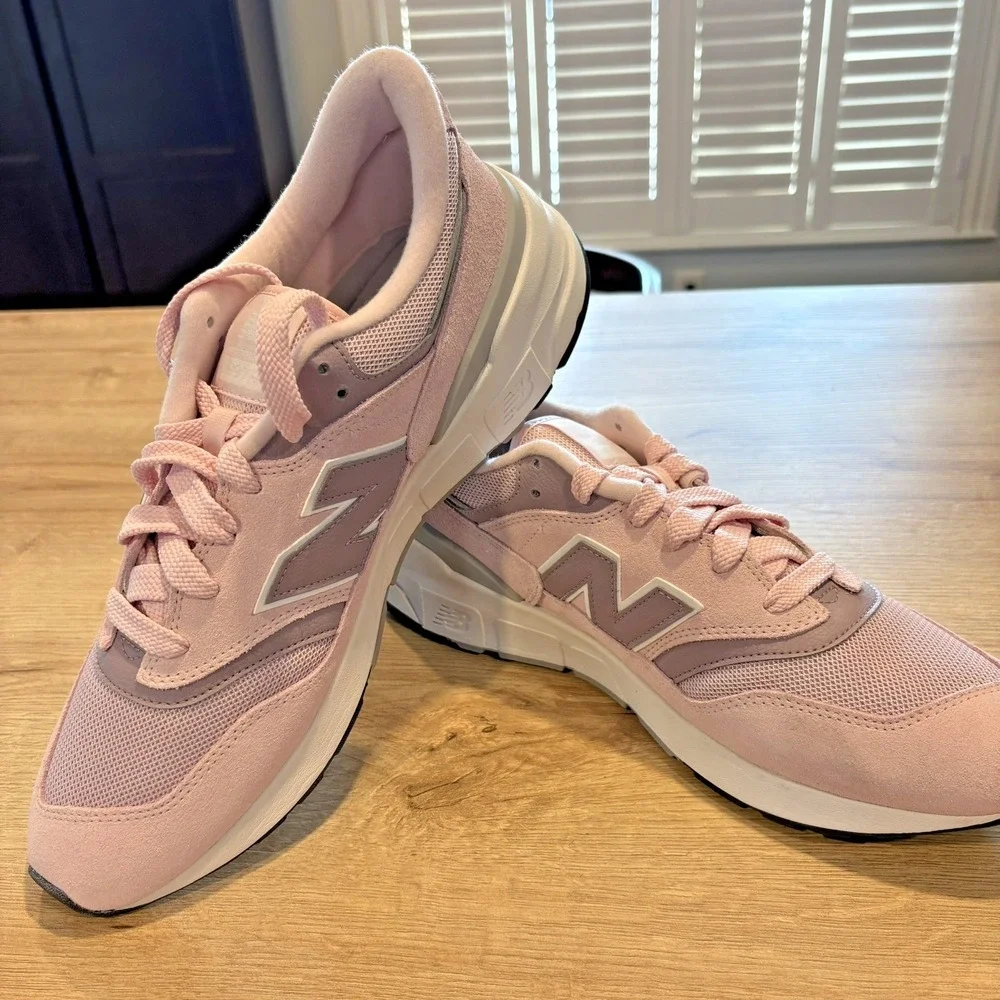 New Balance 977R Unisex Pink Suede RETRO Sneakers NWOB